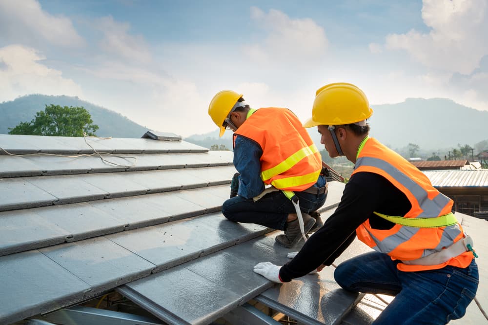 roof repair in Oak Park CA